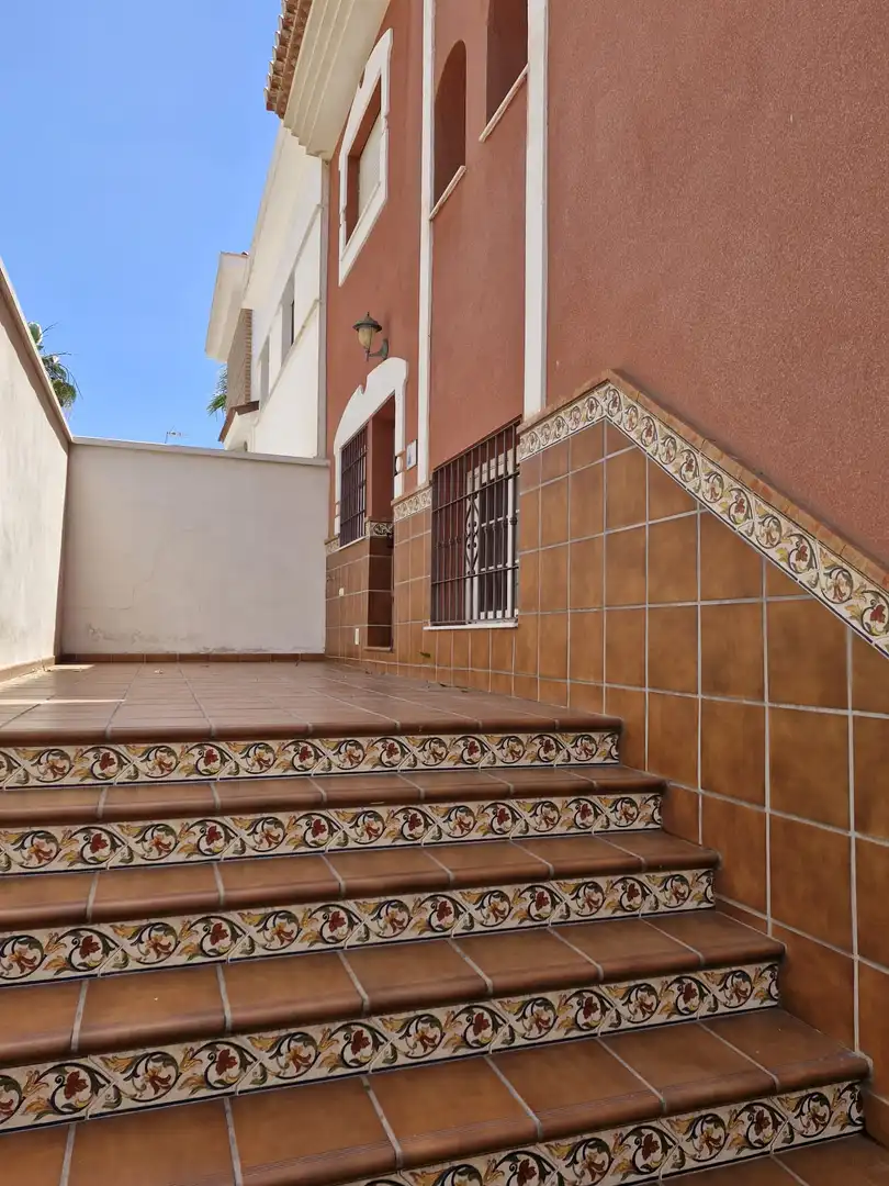 Haus oder Chalet zum Verkauf in Motril mit Privatgarten und Terrasse