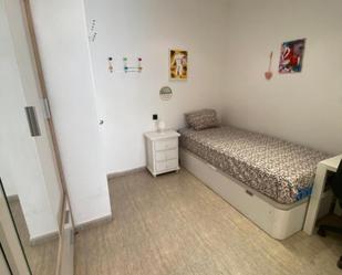 Bedroom of Apartment to share in  Barcelona Capital  with Air Conditioner and Balcony