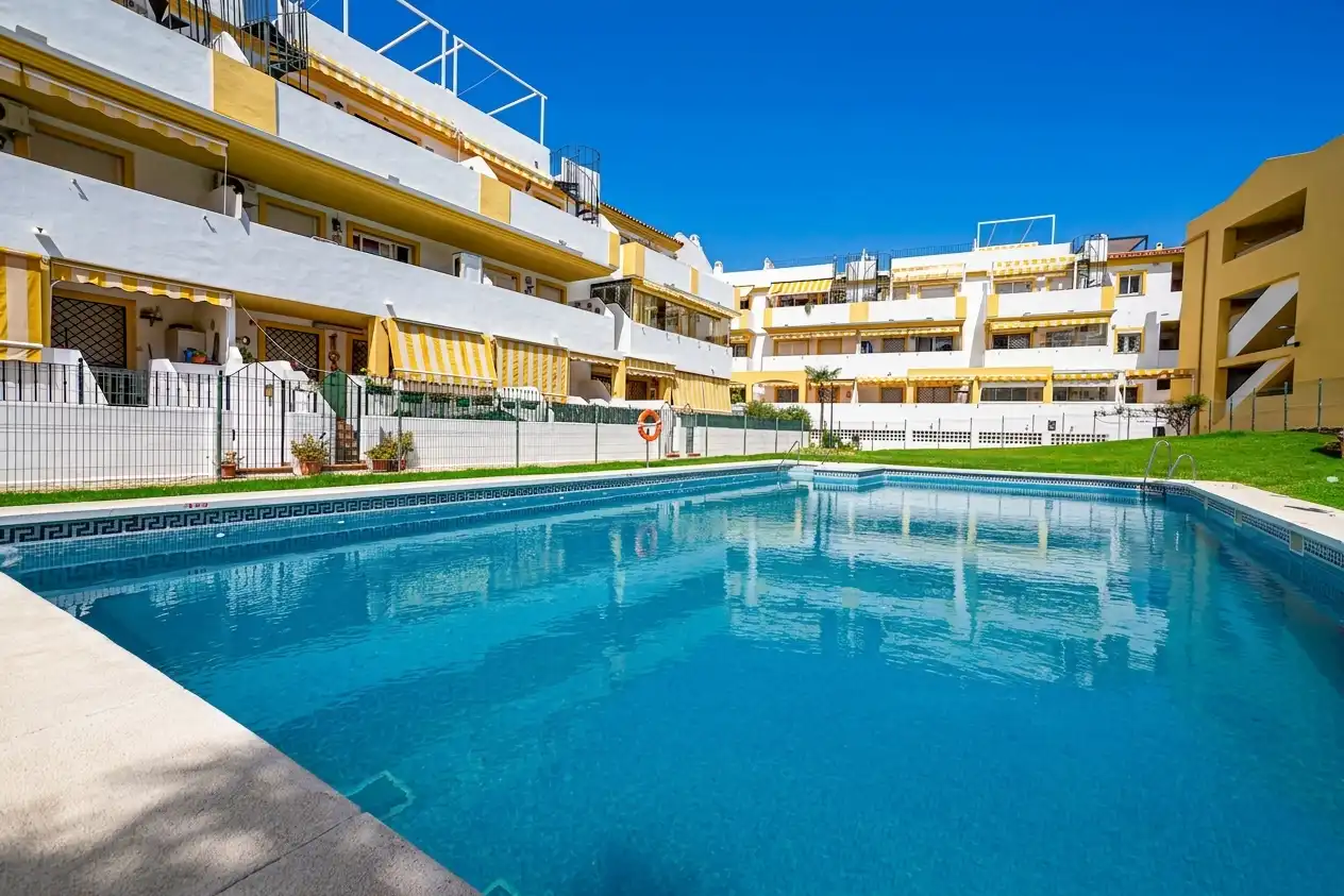 Piscina de Pis en venda en Rincón de la Victoria amb Terrassa, Traster i Piscina comunitària