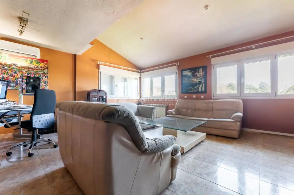 Sala d'estar de Casa o xalet en venda en Las Rozas de Madrid amb Aire condicionat, Calefacció i Terrassa