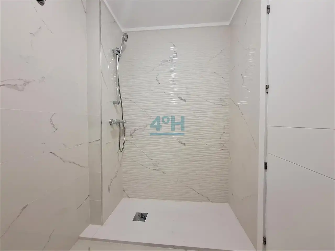 Bathroom of Apartments for sale in Ourense Capital   with Heating and Terrace