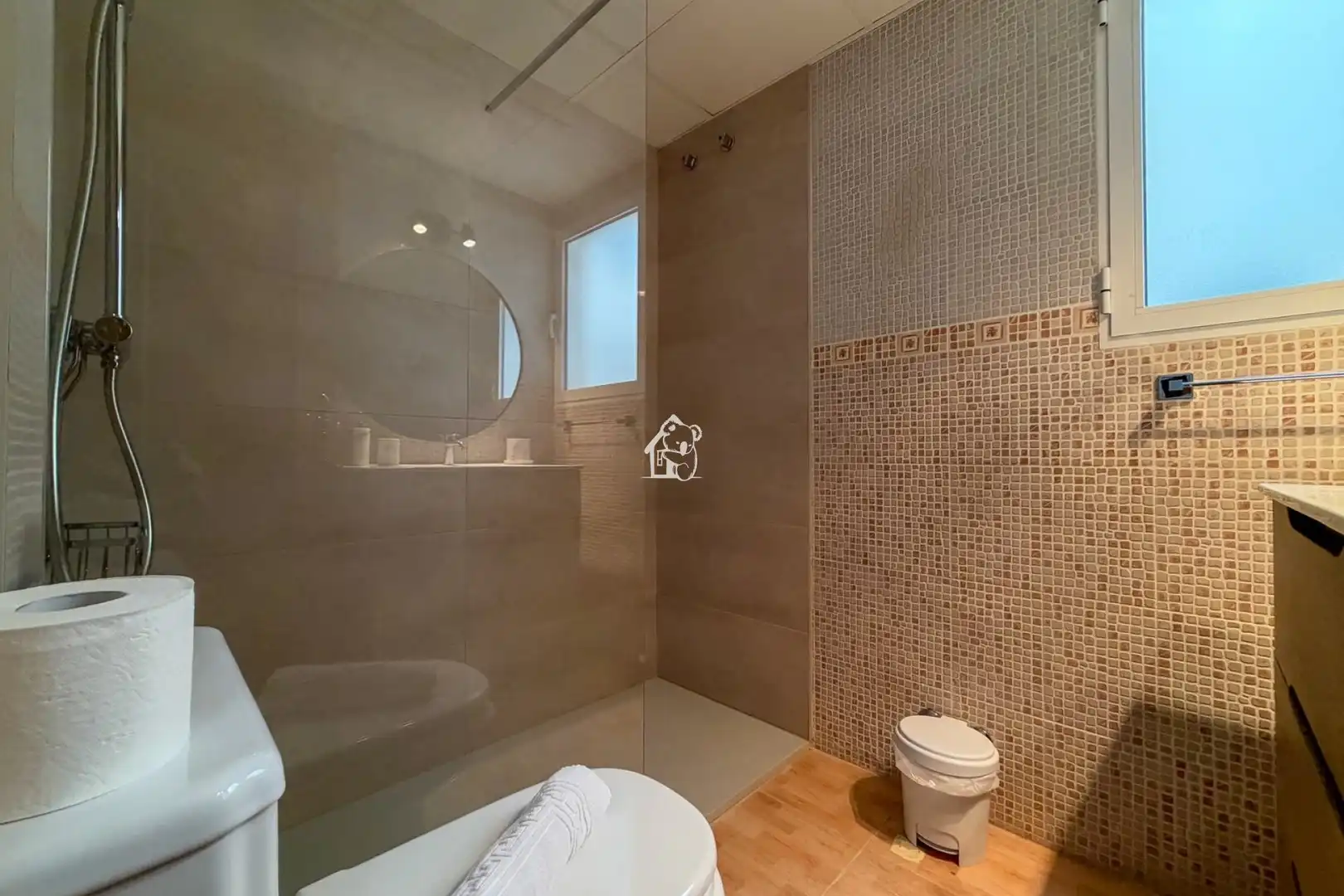 Bathroom of Apartments for rent in Torrevieja  with Air Conditioner, Terrace and Furnished