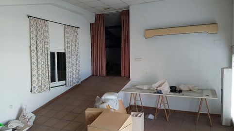 NAVE DE 1.050 M CON APARTAMENTO COMPLETO EN LA PARTE DE ARRIBA.
