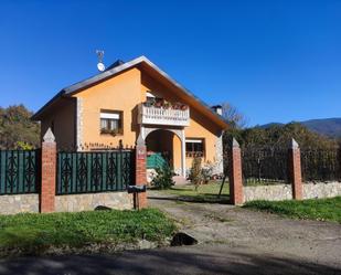 Vista exterior de Finca rústica en venda en Páramo del Sil amb Calefacció, Jardí privat i Terrassa