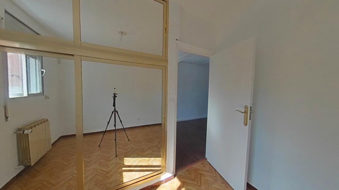 Habitación de Piso en venta en  Madrid Capital con Calefacción, Terraza y Horno