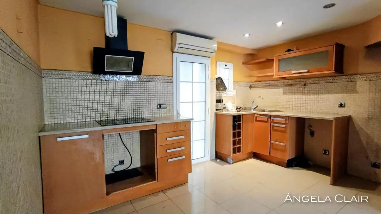 Cocina de Piso en venta en Ripollet con Calefacción, Parquet y Balcón