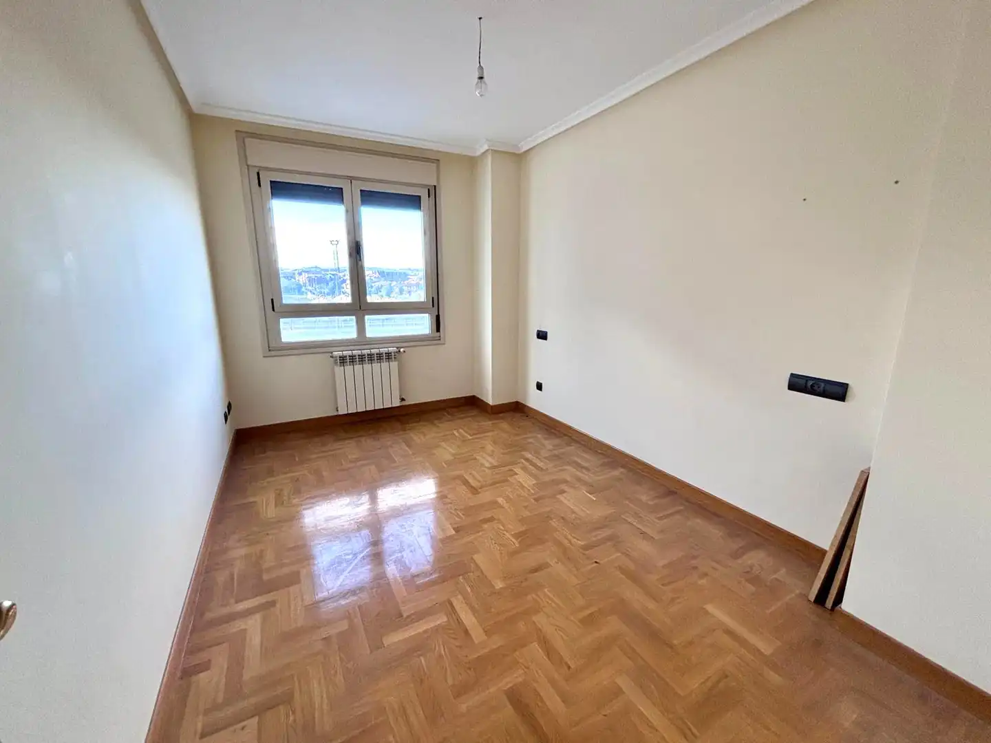 Habitación de Piso en venta en Gijón  con Calefacción, Parquet y Terraza