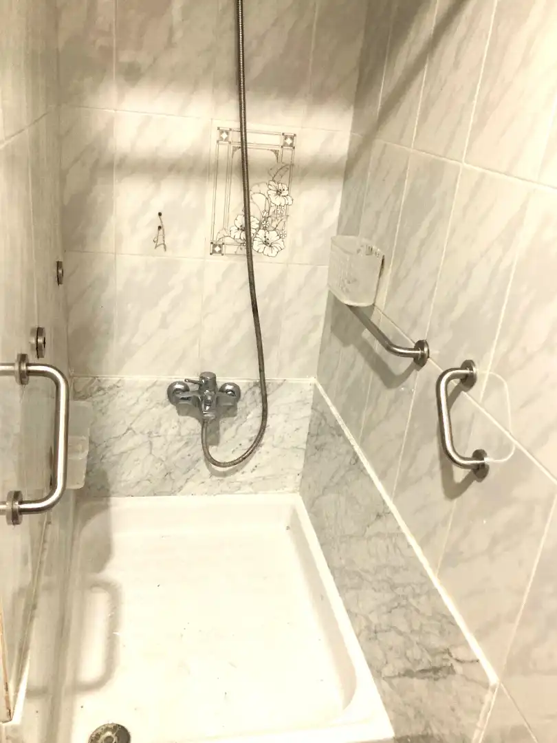 Baño de Piso en venta en L'Hospitalet de Llobregat con Aire acondicionado y Calefacción