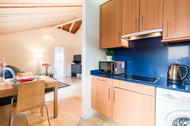 Ático en Alquiler en Calle del Gobernador en Cortes - Huertas