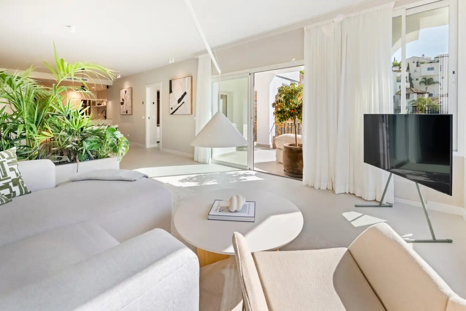 Living room of Apartments for sale in Benahavís  with Air Conditioner, Terrace and Swimming Pool