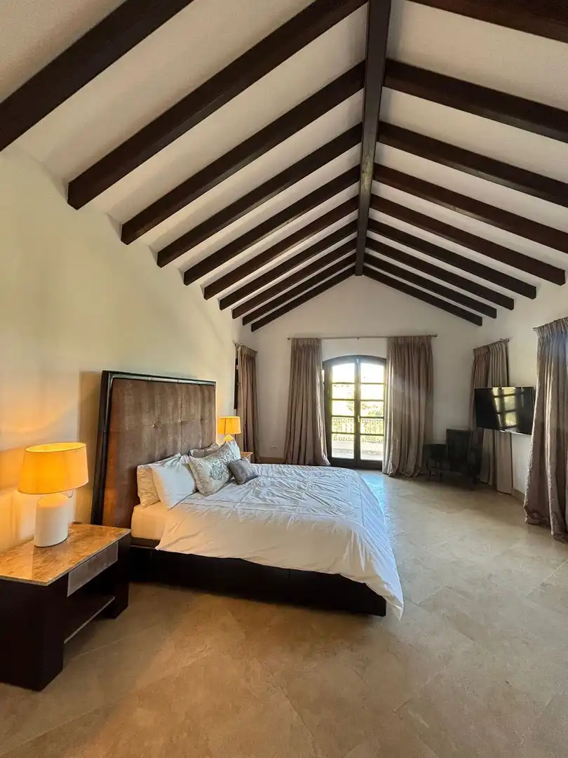 Schlafzimmer von Haus oder Chalet zur Miete in Benahavís mit Klimaanlage, Heizung und Privatgarten