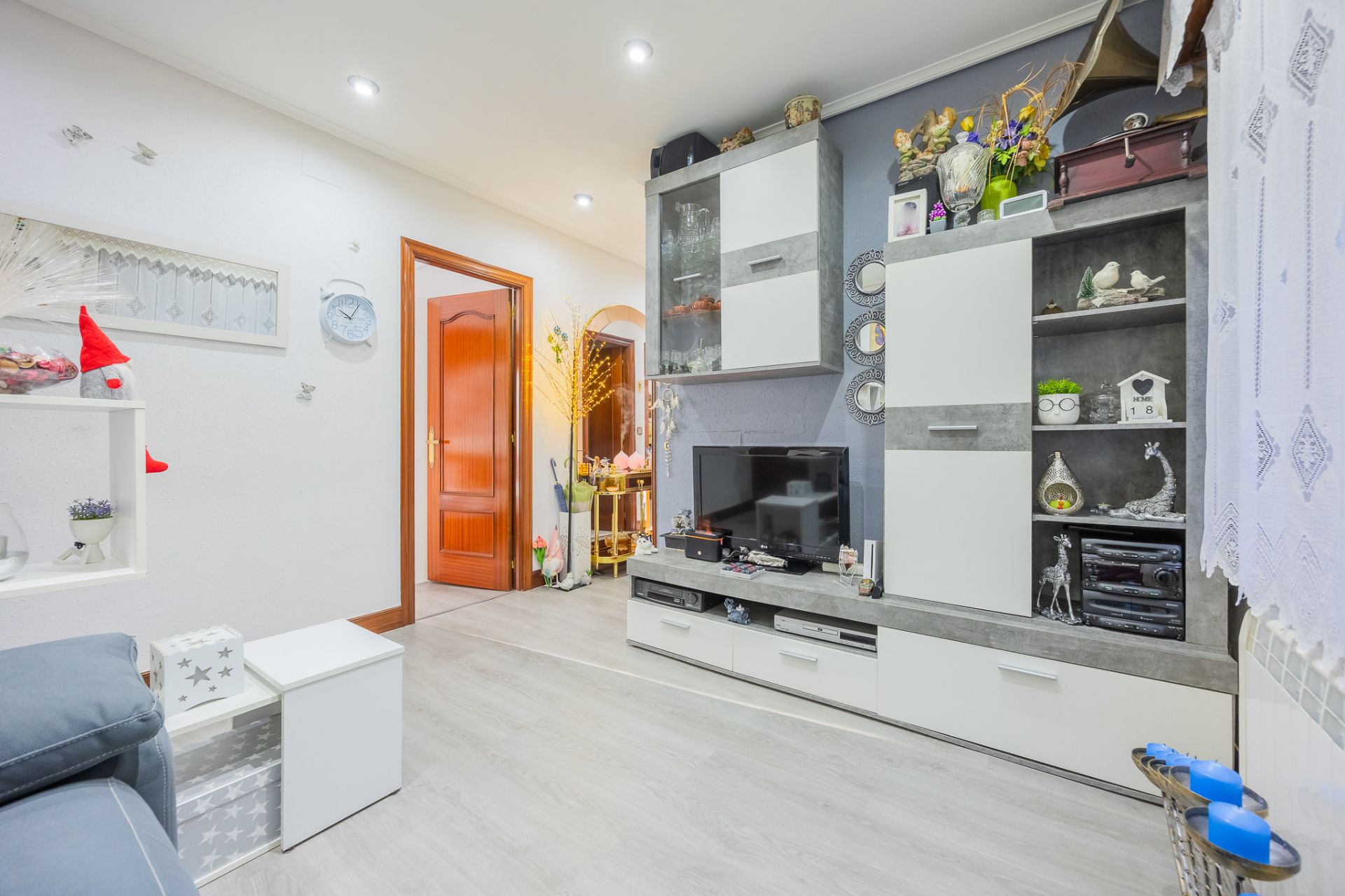 Living room of Flat for sale in Alonsotegi  with Furnished