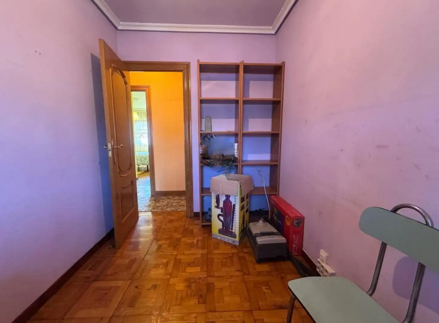 Dormitori de Pis en venda en Los Corrales de Buelna  amb Calefacció, Parquet i Terrassa