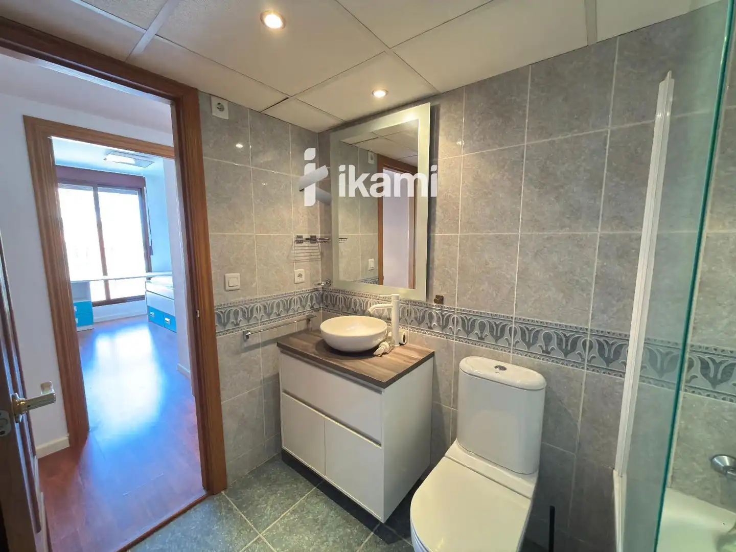 Baño de Piso en venta en Valencia con Aire acondicionado, Terraza y Piscina