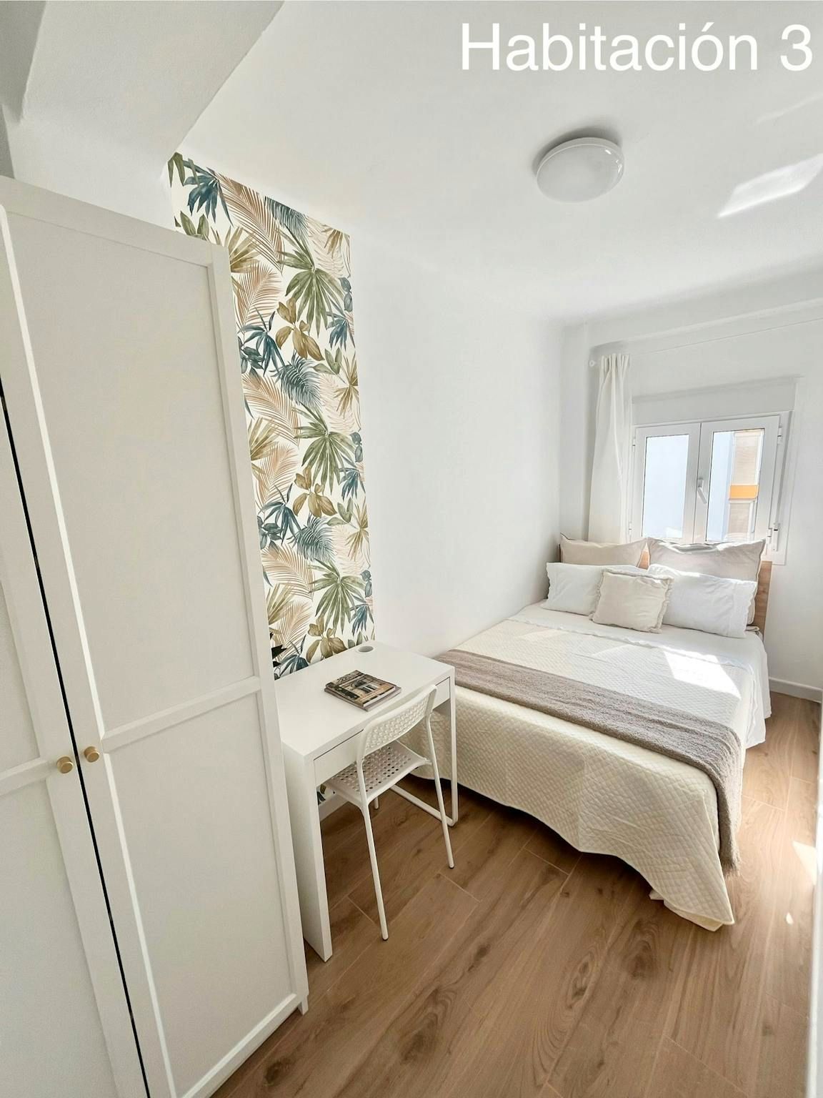 Bedroom of Flat to share in  Sevilla Capital  with Furnished, Washing machine and TV
