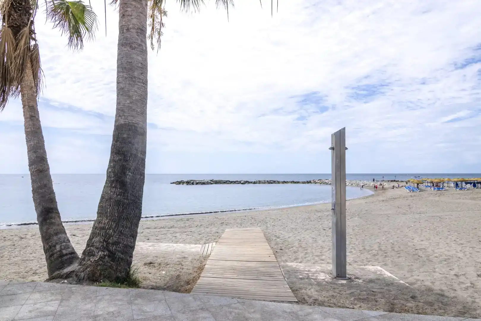 Vista exterior de Dúplex en venda en Marbella amb Aire condicionat, Piscina i Balcó
