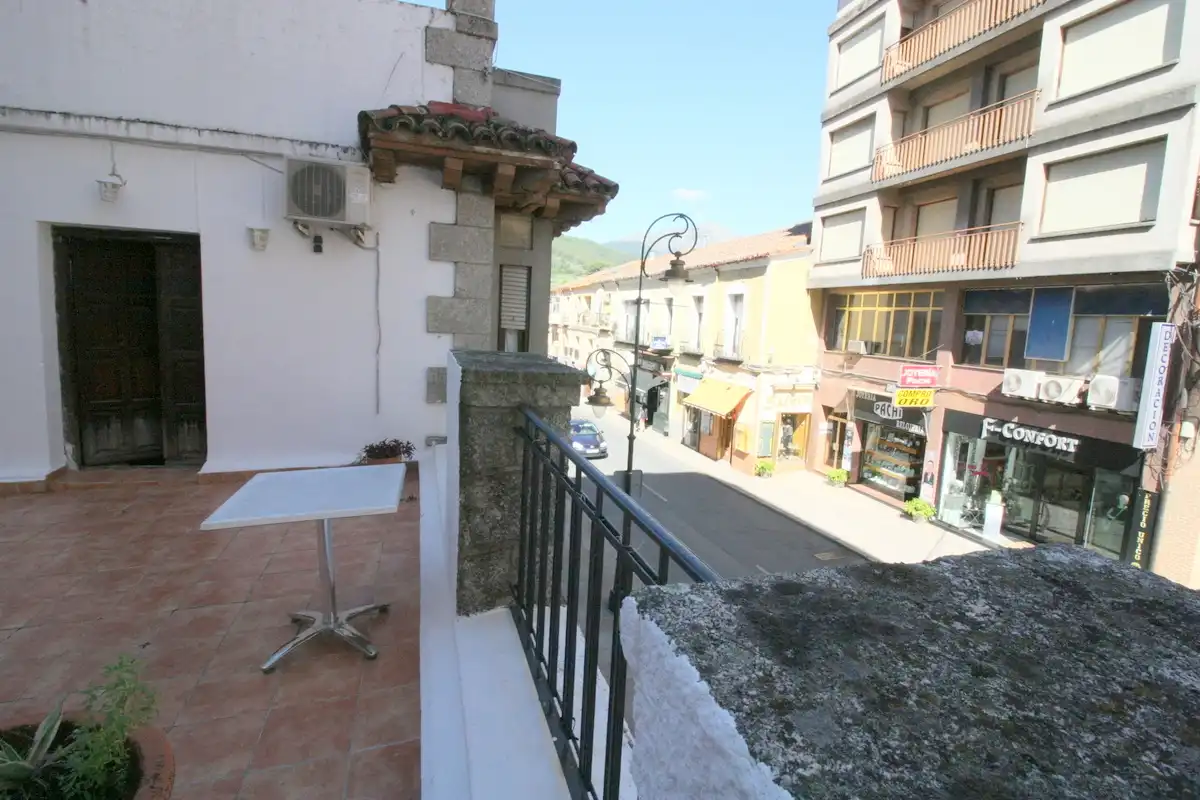 Vista exterior de Edificio en venta en Arenas de San Pedro