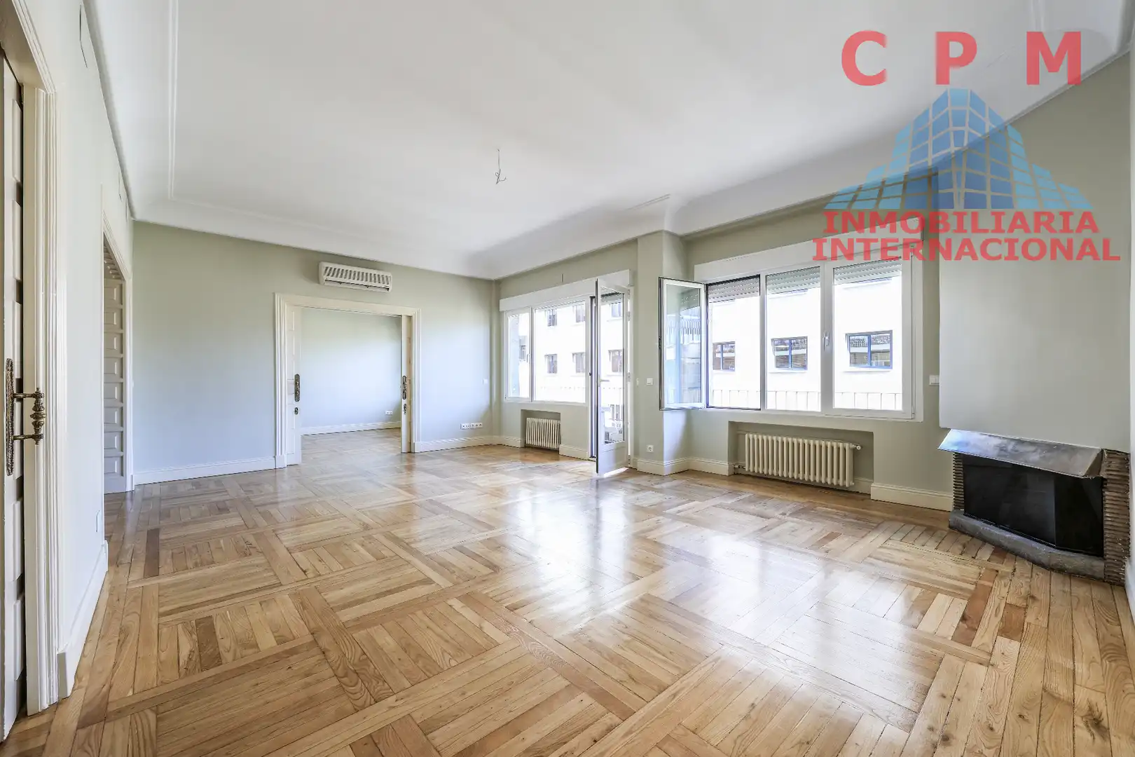 Living room of Flat for rent in Madrid  with Air Conditioner, Heating and Parquet flooring