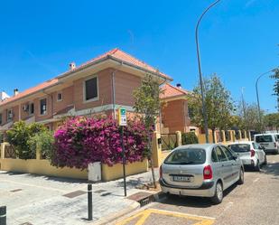 Exterior view of Single-family semi-detached for sale in  Valencia Capital  with Air Conditioner and Terrace