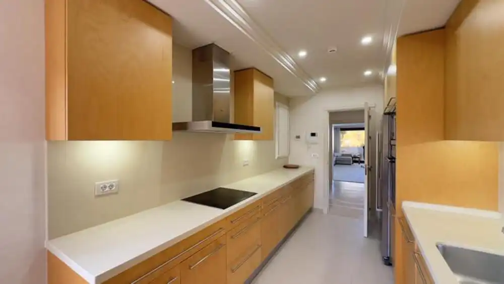 Cuina de Apartament de lloguer en Estepona amb Aire condicionat, Terrassa i Piscina