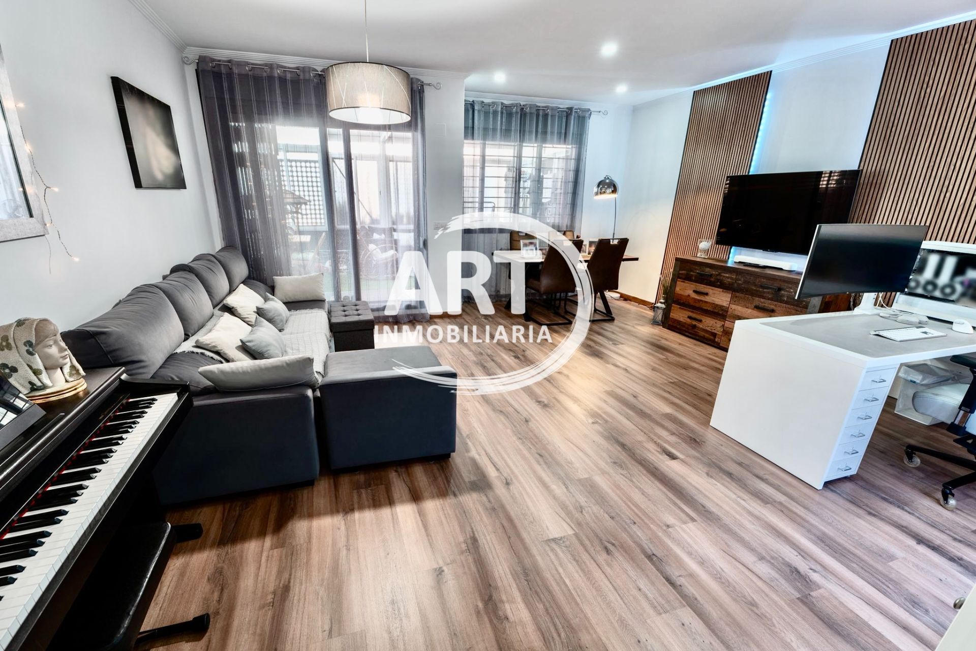 Sala d'estar de Casa o xalet en venda en La Pobla de Vallbona amb Aire condicionat, Calefacció i Traster