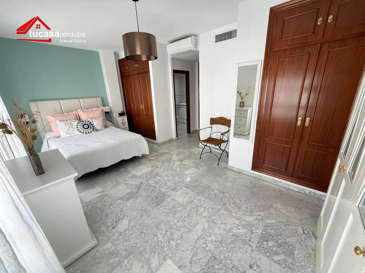 Dormitori de Casa adosada en venda en Córdoba amb Aire condicionat i Terrassa