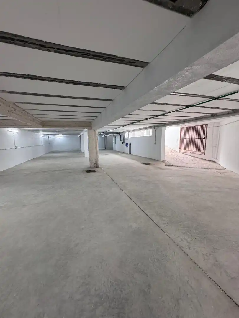 Local comercial en venda a Avenida V Centenario 5, imagen 9