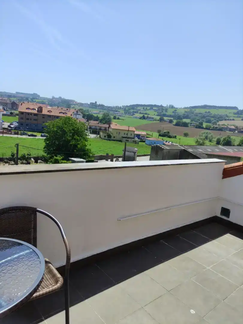 Terrasse von Dachboden zur Miete in Meruelo mit Schwimmbad