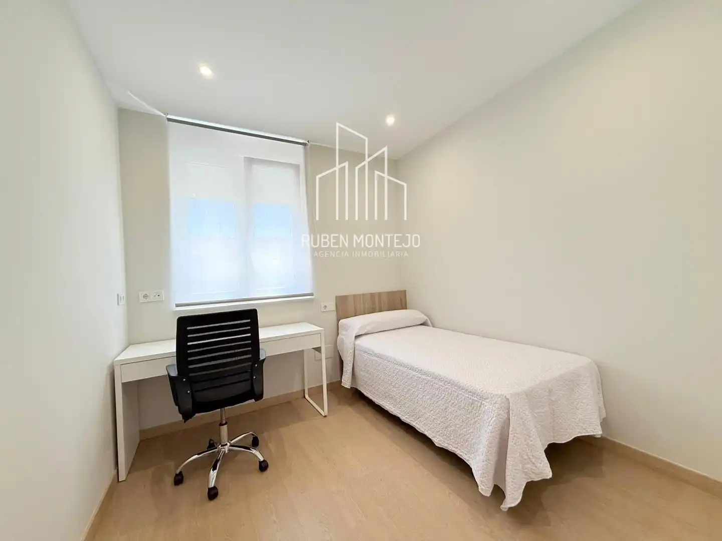 Bedroom of Flat for rent in Salamanca  with Heating, Storage room and Furnished