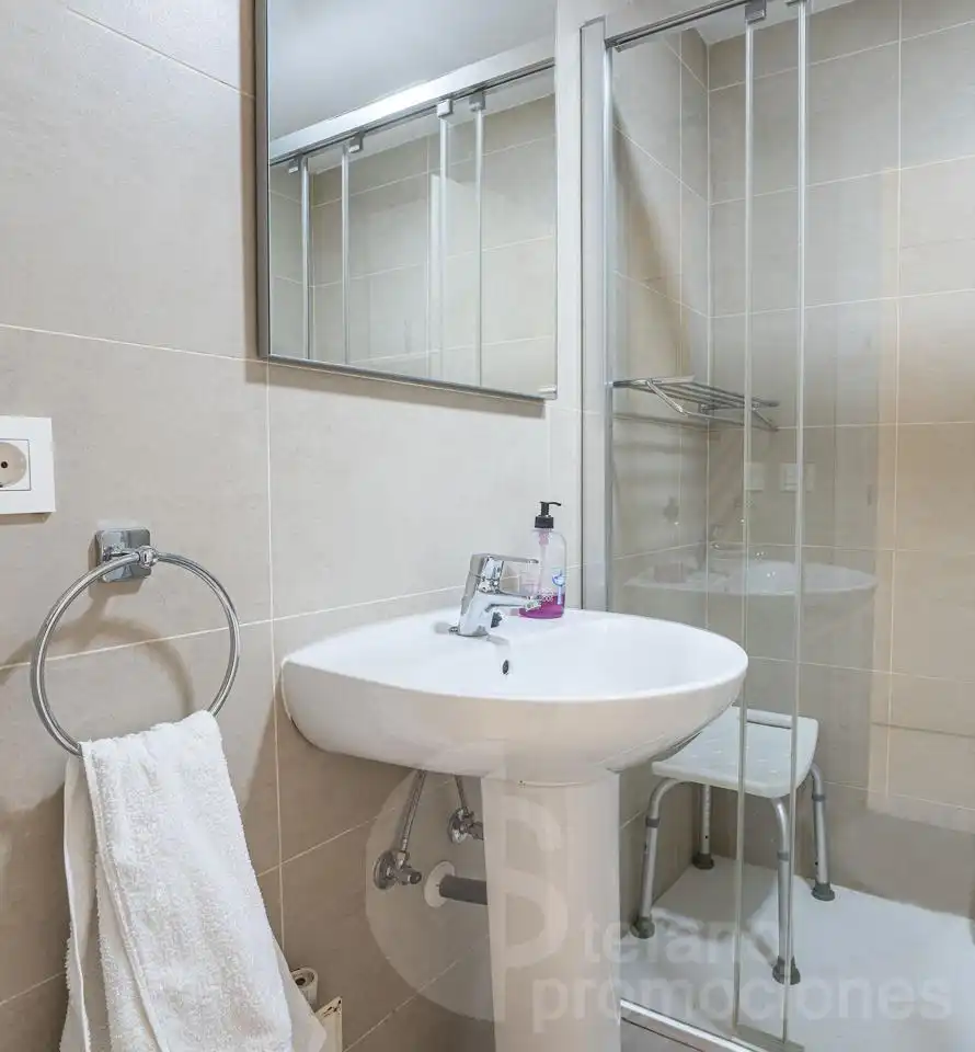Piso con ascensor en venta en Alameda de Colón, imagen 27