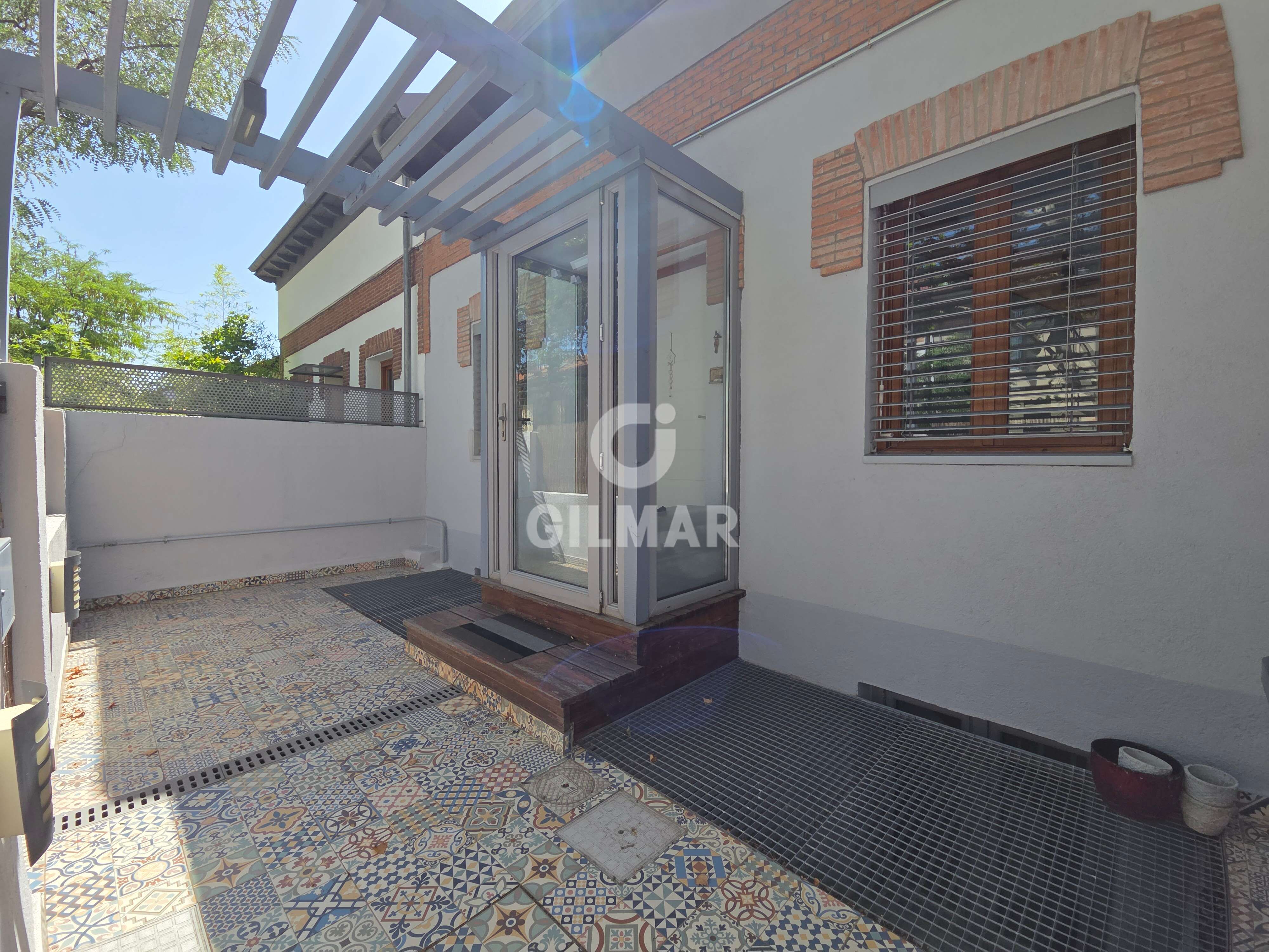 Terrassa de Casa adosada en venda en  Madrid Capital amb Calefacció, Jardí privat i Piscina
