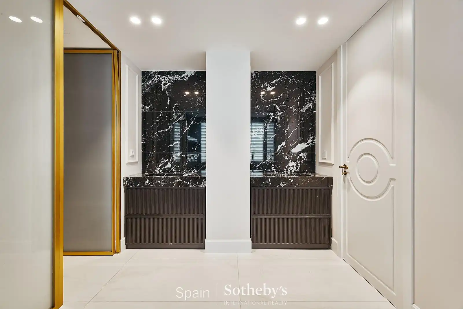 Bathroom of Apartments for sale in Madrid  with Air Conditioner, Terrace and Storage room