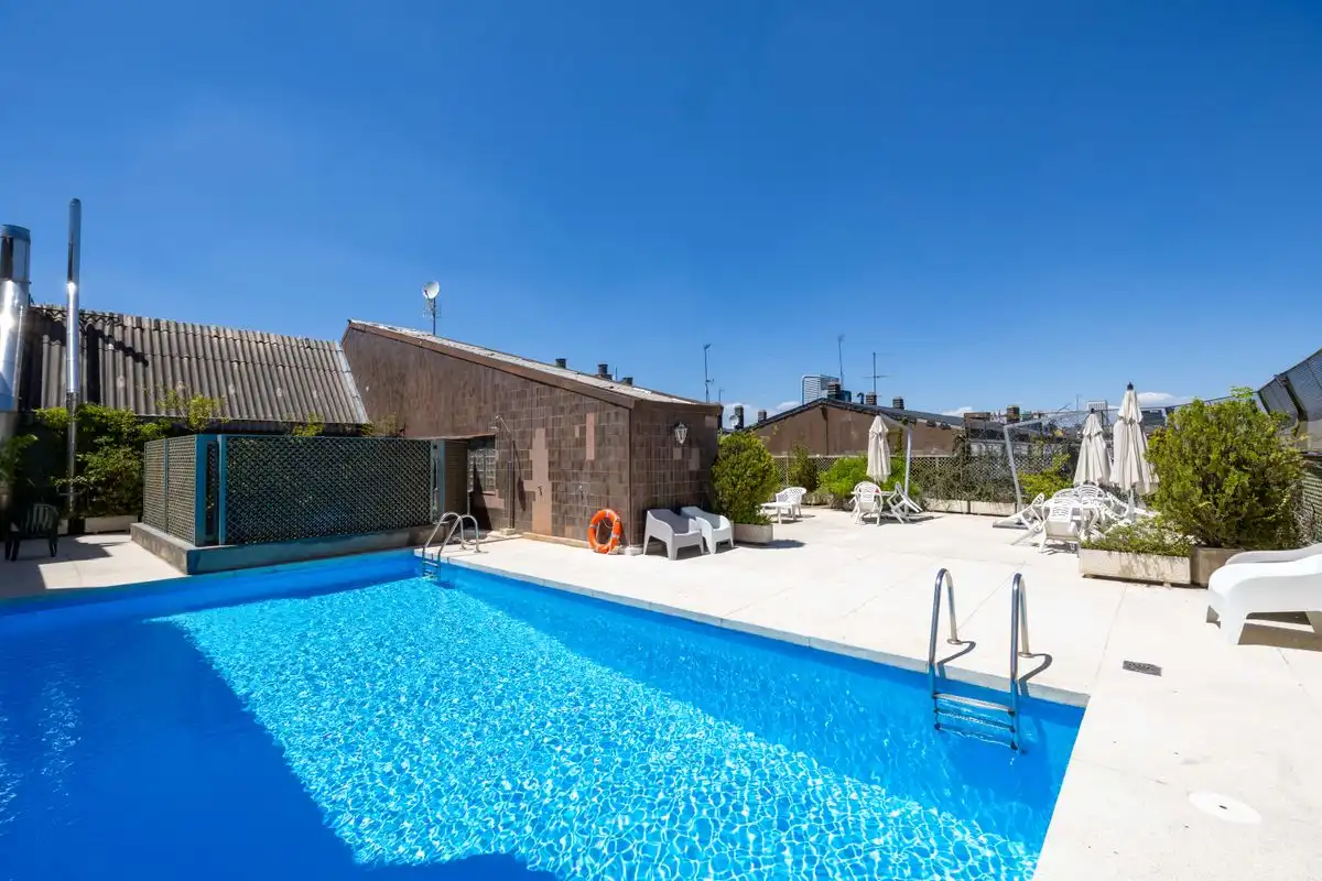 Piscina de Pis en venda en Madrid amb Calefacció, Terrassa i Traster