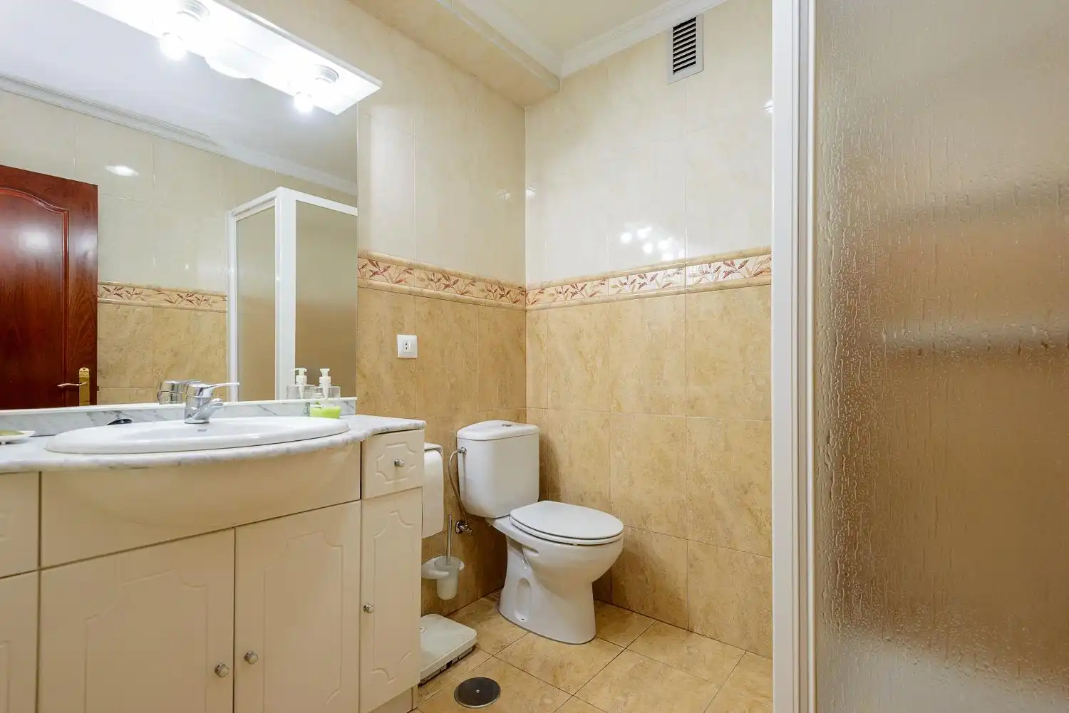 Baño de Piso en venta en Oviedo  con Calefacción, Amueblado y Balcón