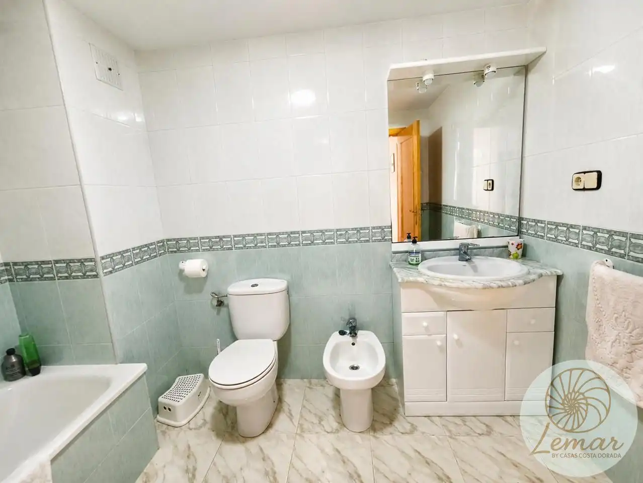 Baño de Piso en venta en L'Ametlla de Mar  con Aire acondicionado, Terraza y Balcón