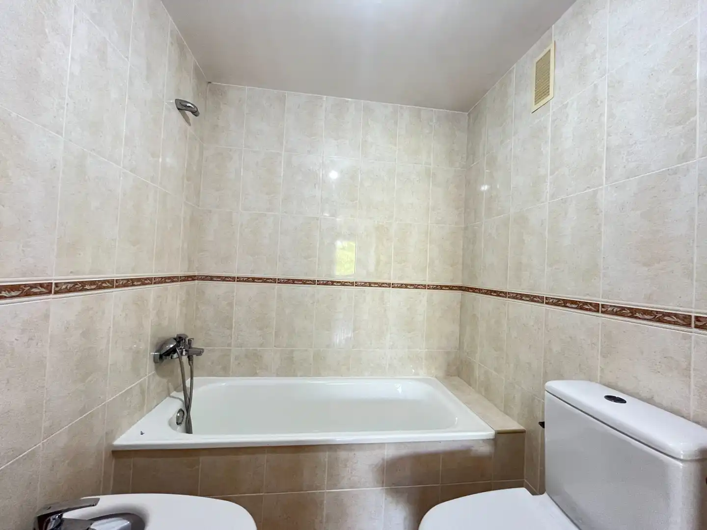 Bathroom of Flat for sale in Faura  with Air Conditioner and Oven