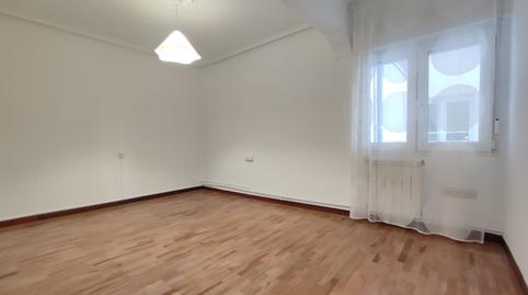 Foto 3 de Piso de alquiler en Gijón - Av Pablo Iglesias, 91, La Arena, Gijón