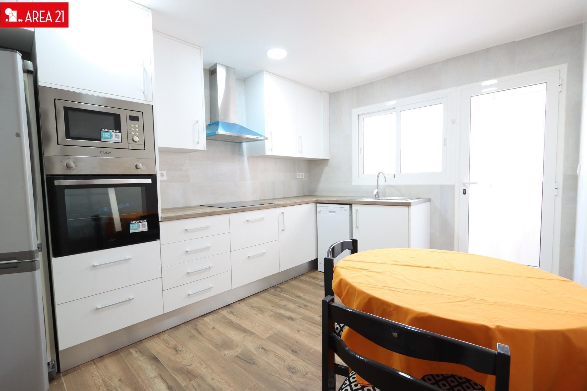 Kitchen of Flat to rent in La Pobla de Vallbona