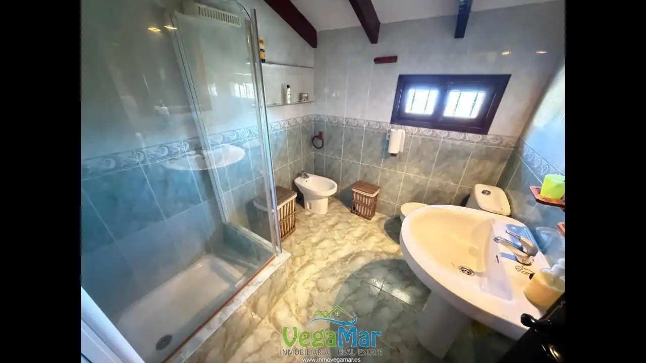 Baño de Casa o chalet en venta en Almuñécar con Aire acondicionado, Jardín privado y Terraza