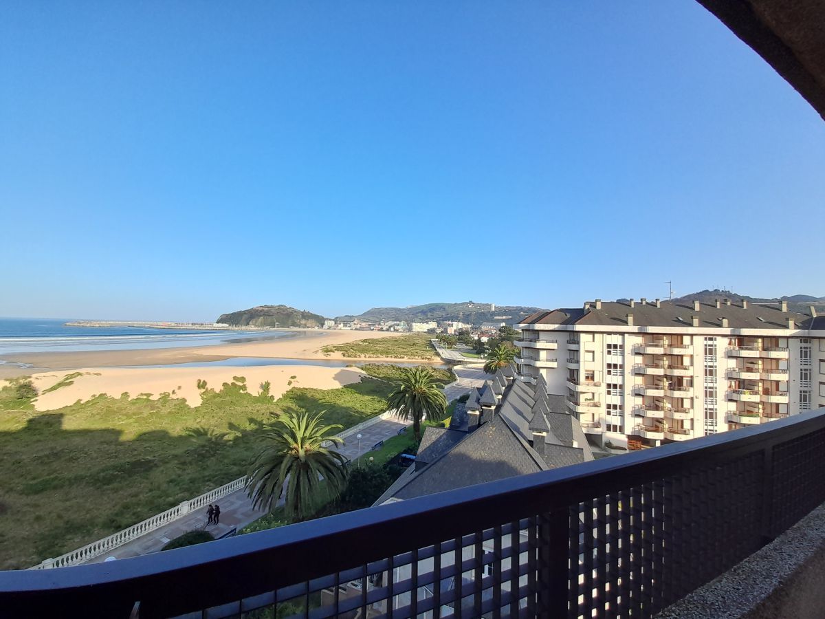 Habitación de Piso de alquiler en Laredo con Calefacción, Terraza y Amueblado
