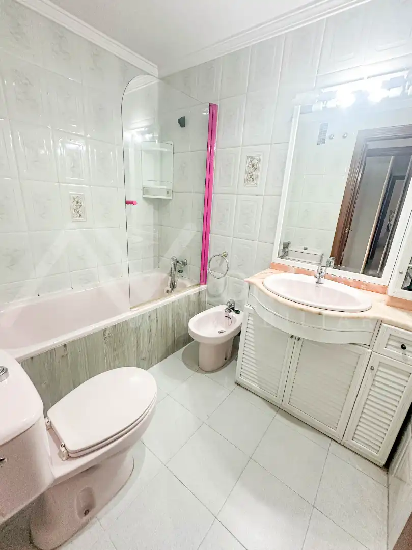 Bathroom of Flat for sale in Málaga  with Air Conditioner, Terrace and Community pool