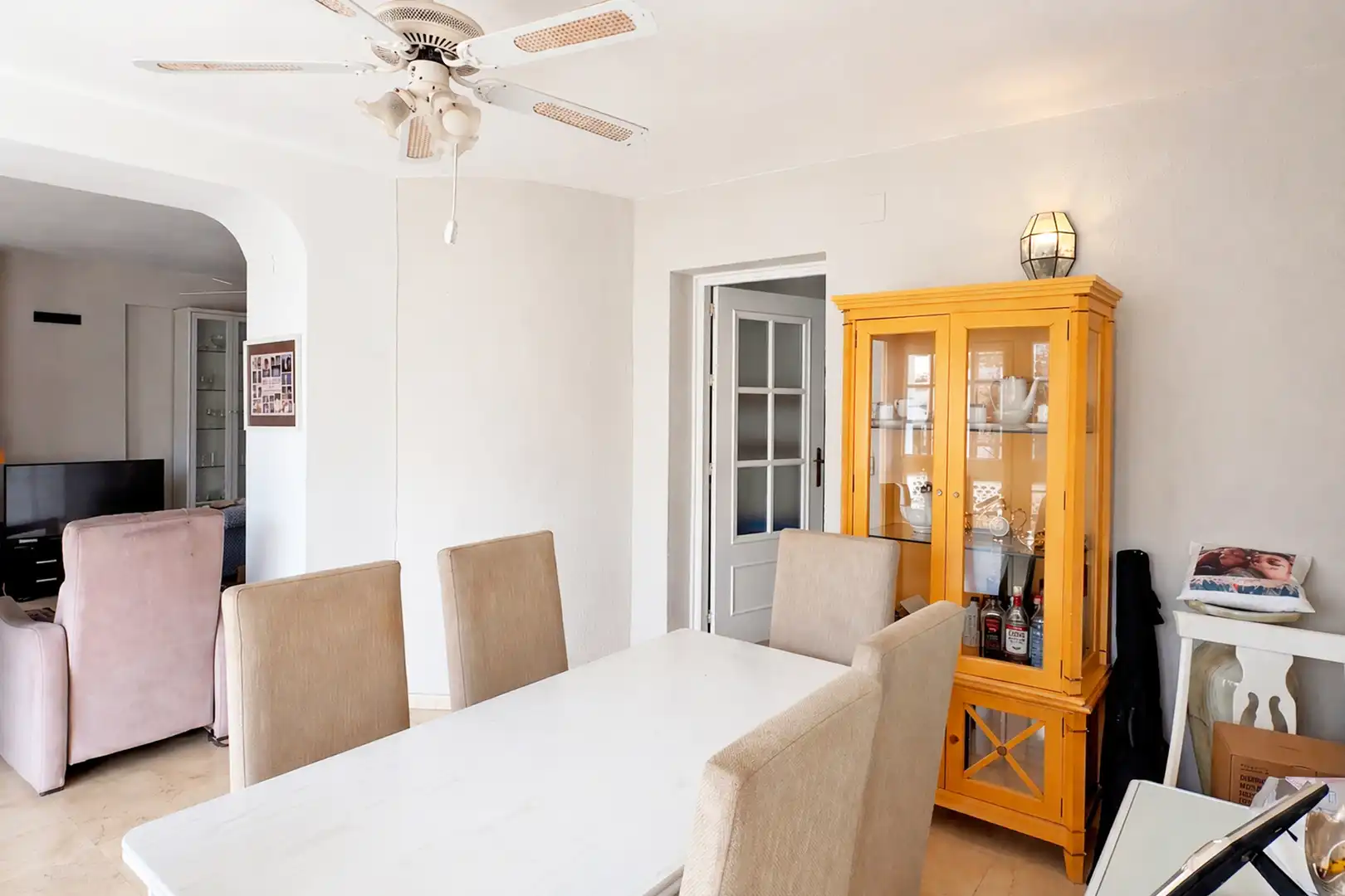 Esszimmer von Einfamilien-Reihenhaus zum Verkauf in Marbella mit Klimaanlage, Heizung und Terrasse