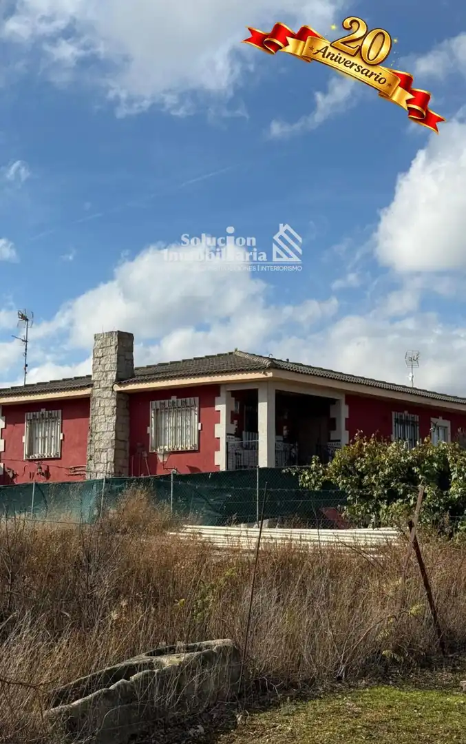 Vista exterior de Casa o xalet en venda en Parada de Arriba amb Calefacció, Traster i Moblat