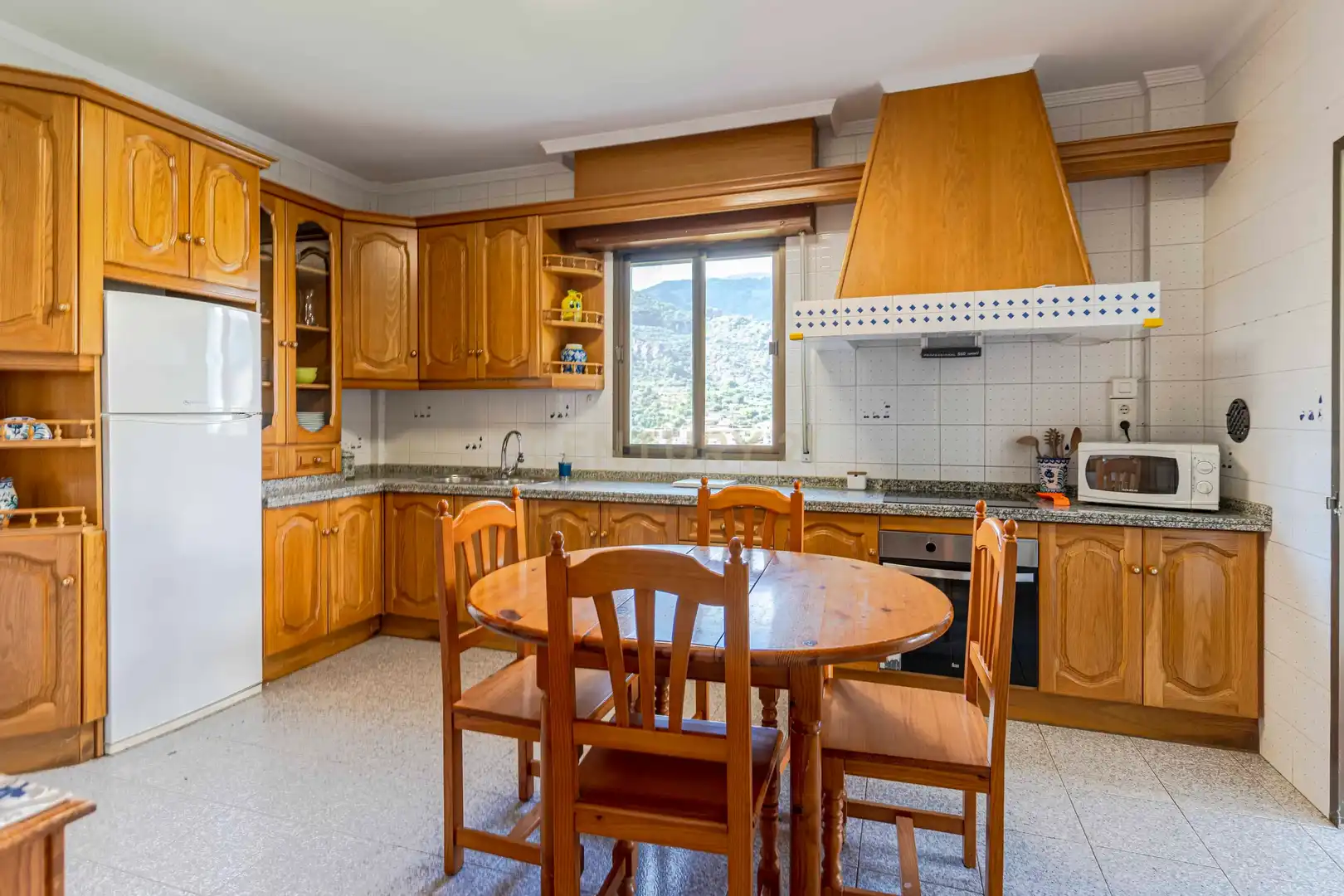 Cuina de Casa o xalet en venda en Los Guájares amb Aire condicionat, Jardí privat i Traster