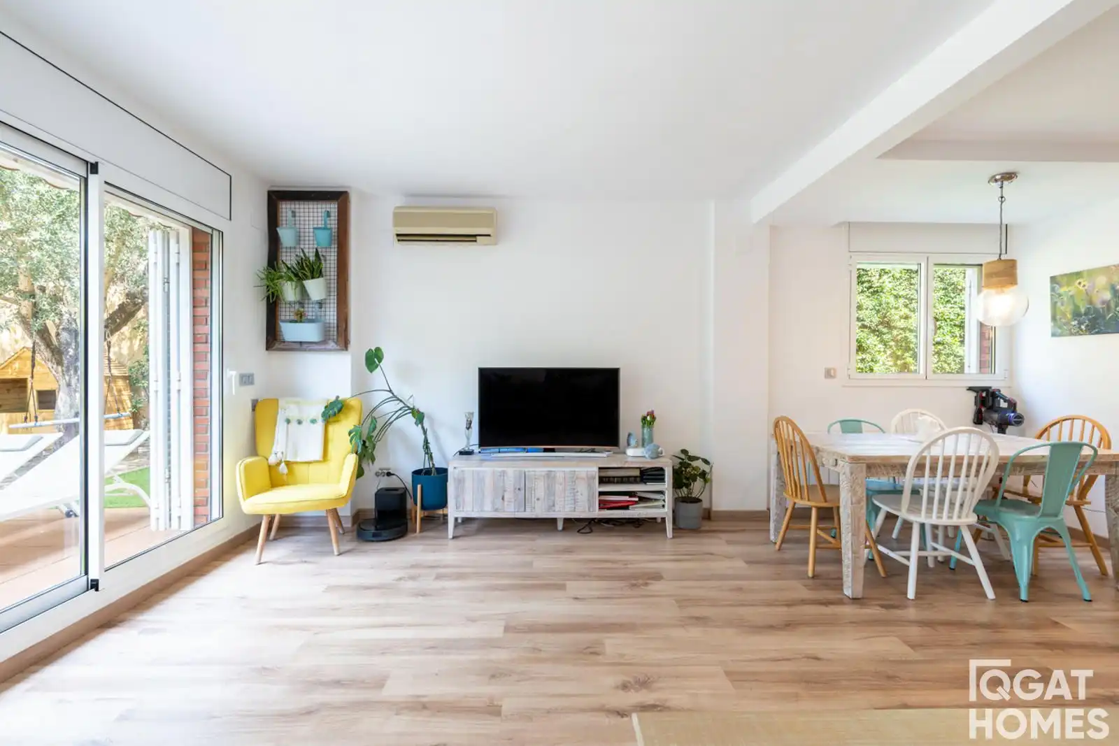 Sala de estar de Casa adosada en venta en Sant Cugat del Vallès con Aire acondicionado, Calefacción y Trastero