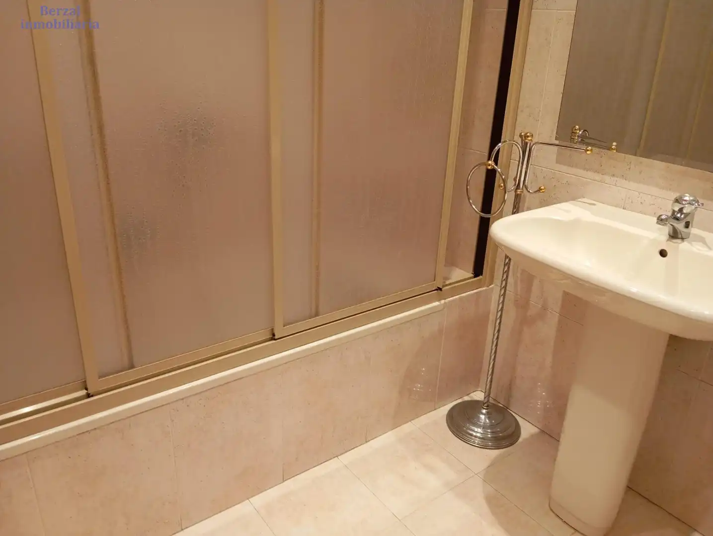 Baño de Piso de alquiler en  Logroño con Calefacción, Jardín privado y Terraza