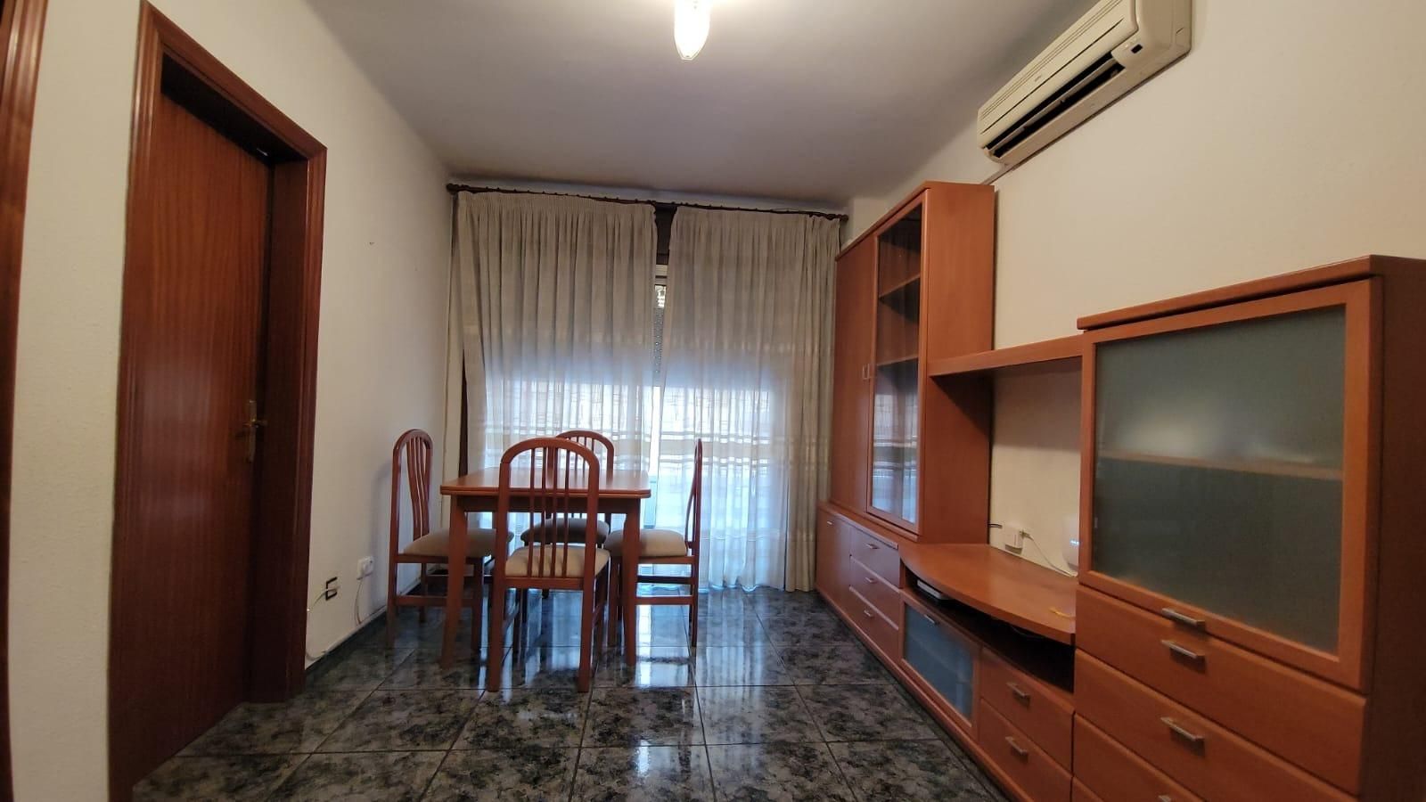 Living room of Planta baja for sale in L'Hospitalet de Llobregat  with Air Conditioner, Balcony and Alarm