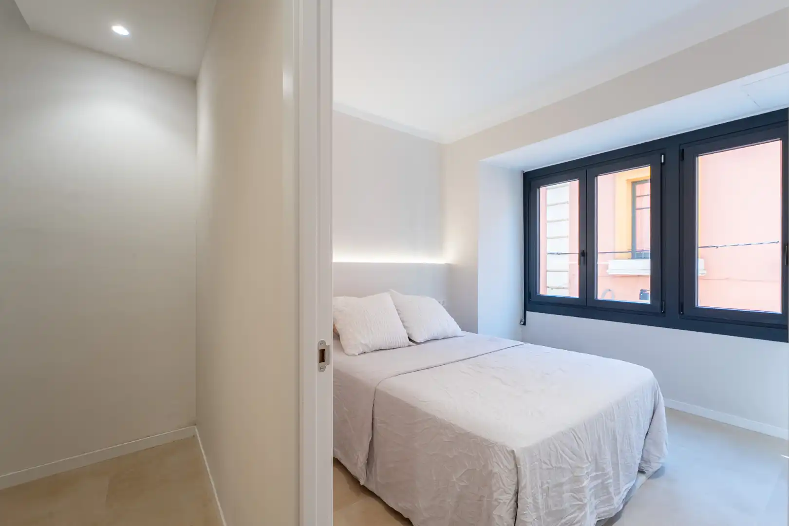 Dormitori de Casa adosada en venda en Figueres amb Terrassa, Moblat i Forn