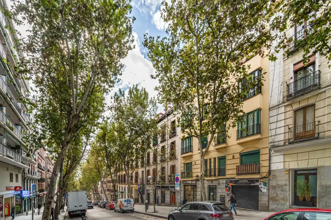 Vista exterior de Piso en venta en Madrid con Parquet y Balcón