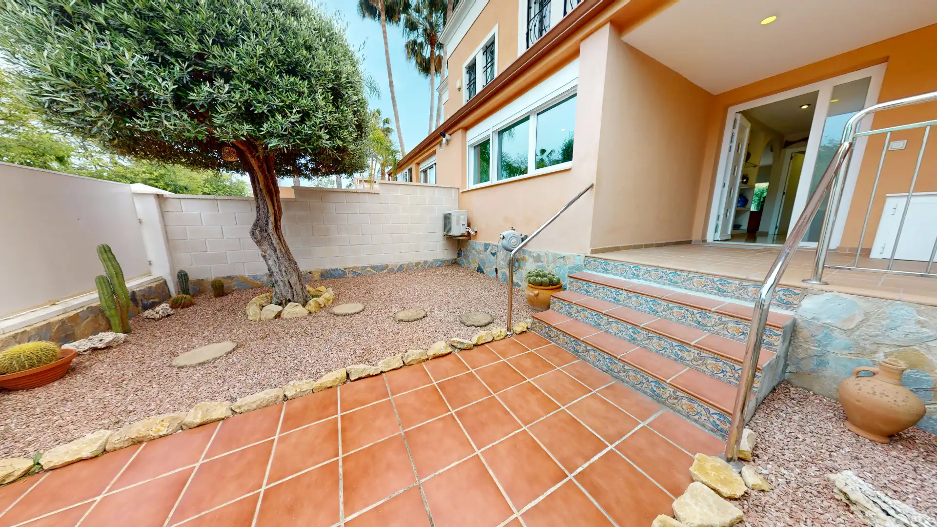 Terraza de Casa adosada en venta en Alicante / Alacant con Aire acondicionado, Calefacción y Jardín privado